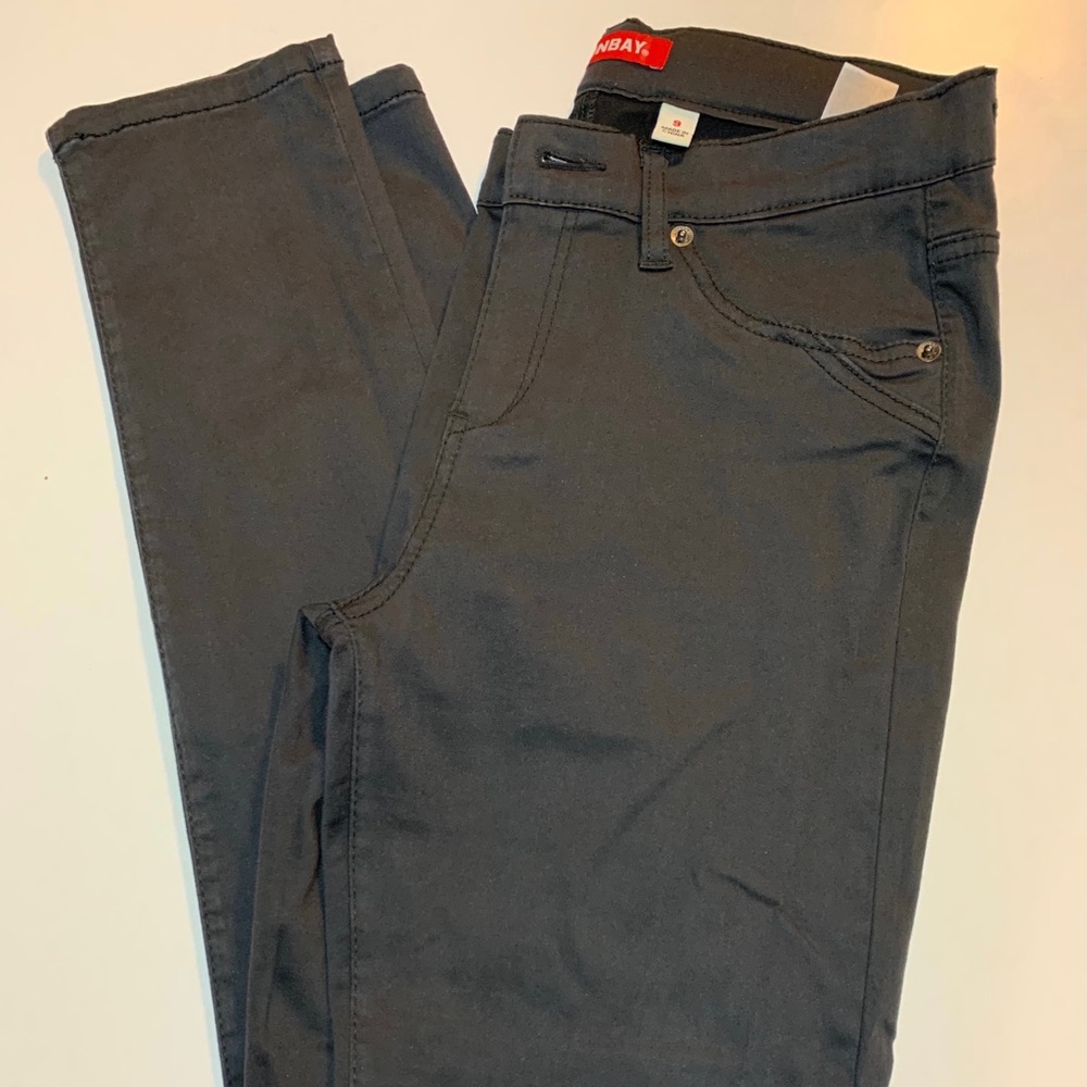 UNIONBAY 
Ultra Stretch Mid-Rise Skinny Jean
Size: Junior 9
Color: Charcoal Gray
